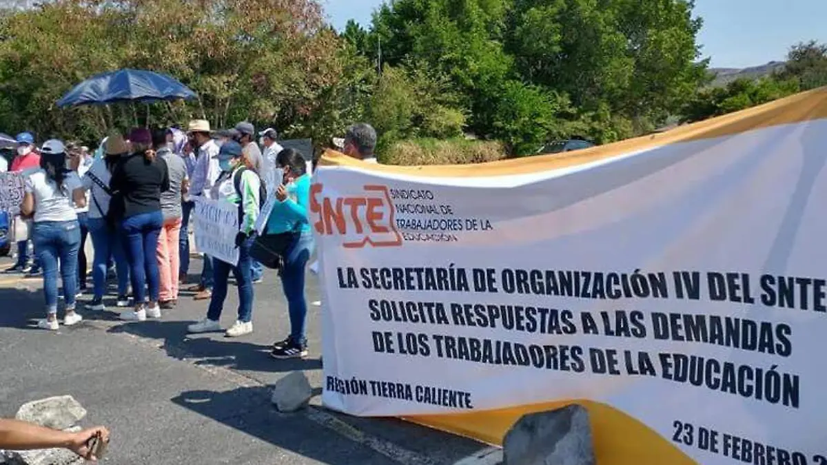MAestros bloqueos guerrero